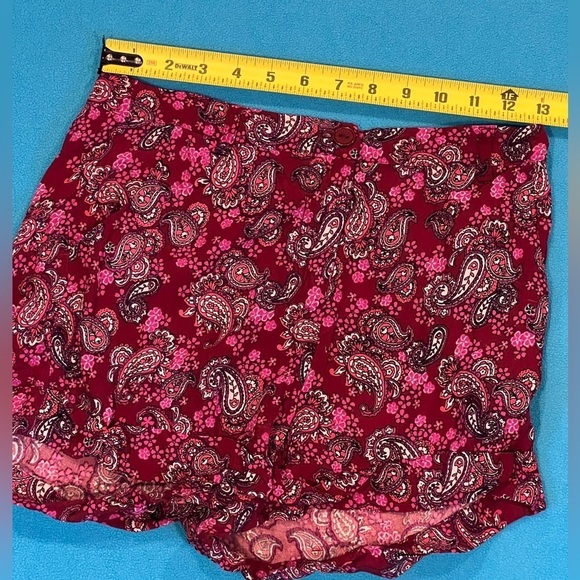 Forever 21 Pink Paisley Print Hemmed Cuff Shorts Size XS - Picture 9 of 9